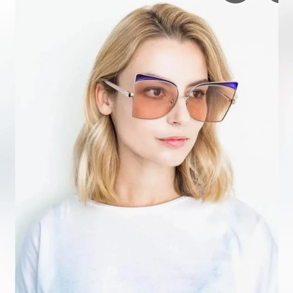 SUNGLASSES SOIRÉE LIVE LISTING